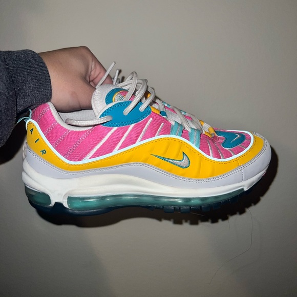 air money tennis shoes